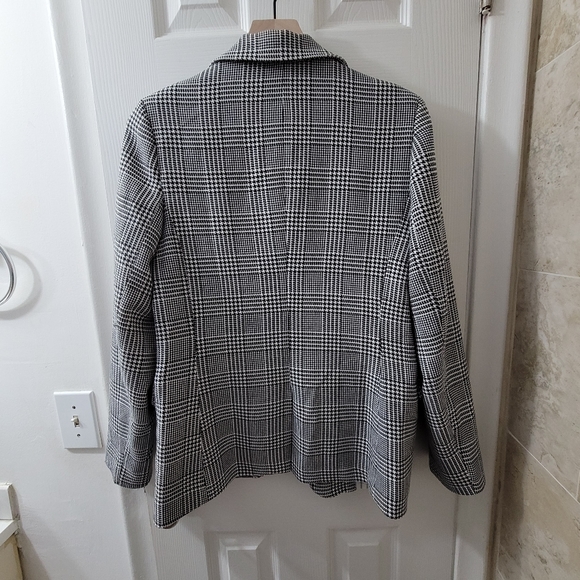 Blazer - Picture 2 of 6